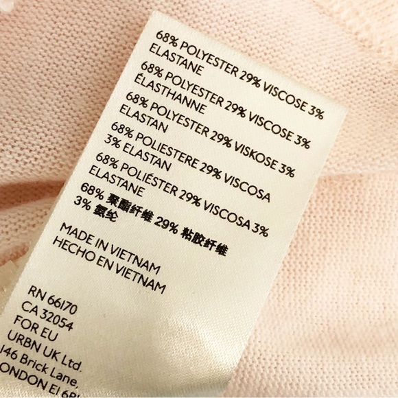 Free people with a free pink cowl Neck lightweight Sweater - Picture 3 of 8